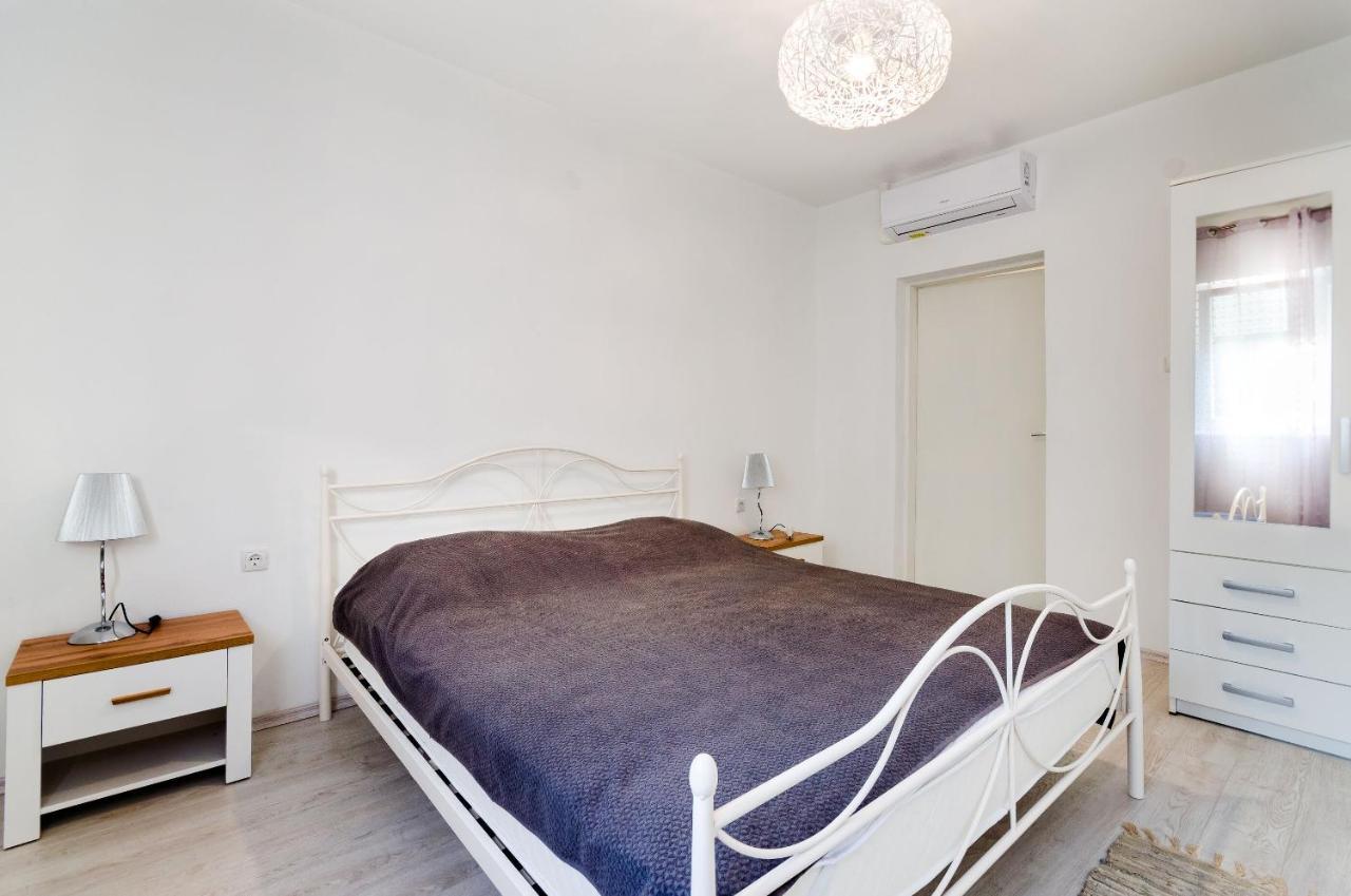 Barbat na Rabu Apartments And Rooms Bianca מראה חיצוני תמונה